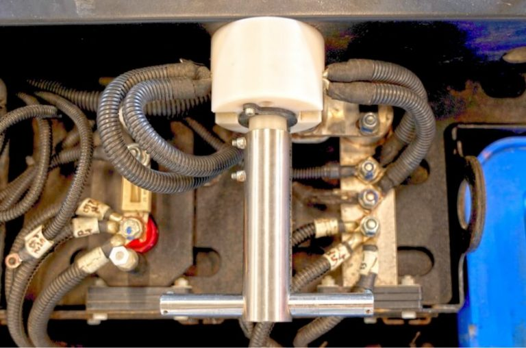 Main circuit breaker detail